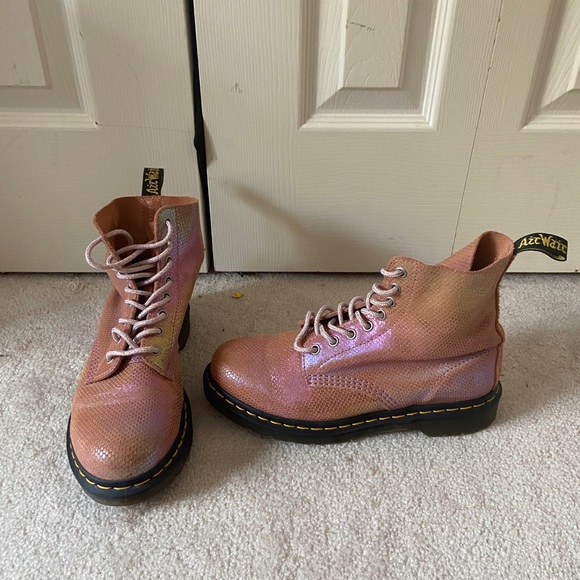 COPY - Holographic pink doc martens - Picture 2 of 4